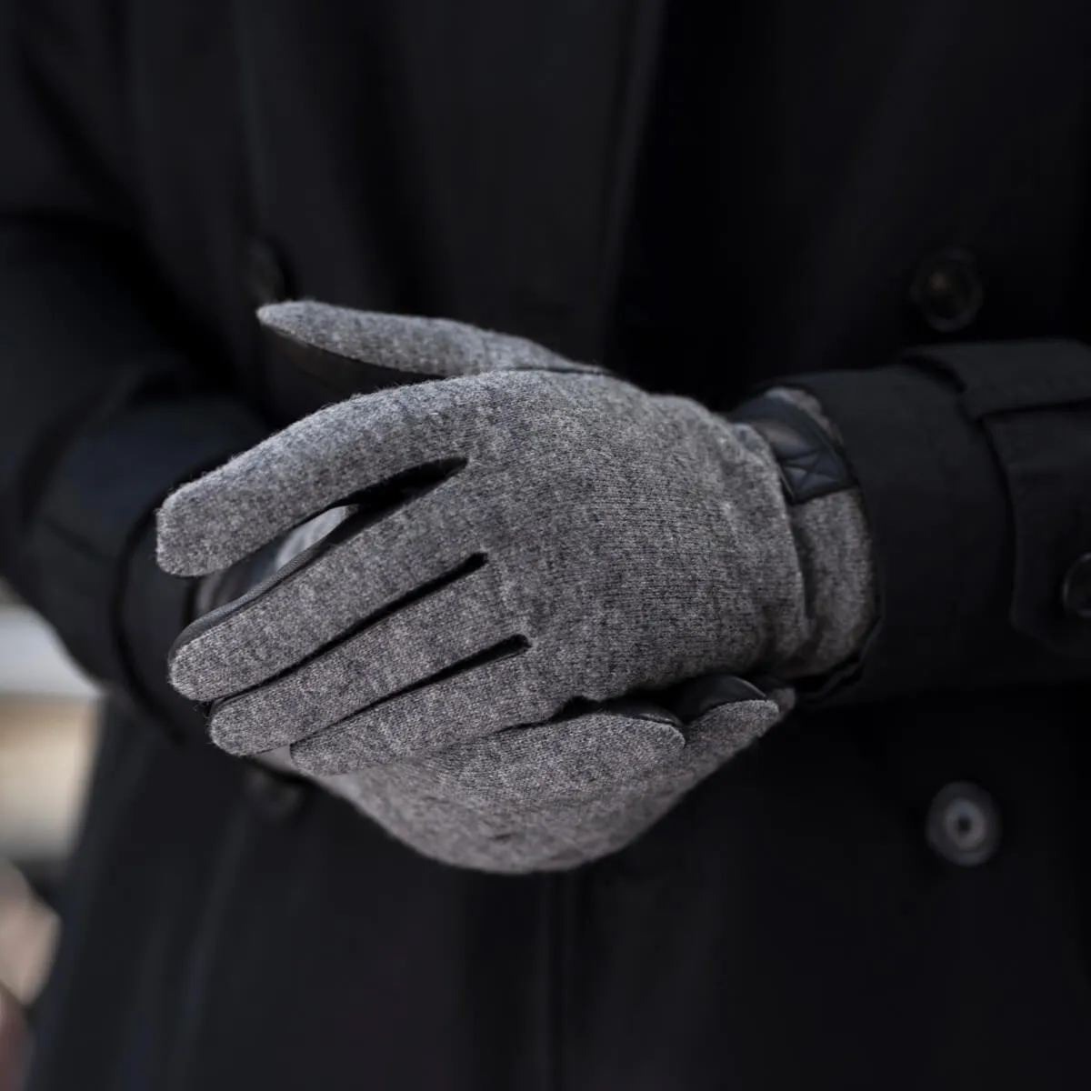 Brody – sheepskin leather gloves with warm fleece lining & touchscreen feature