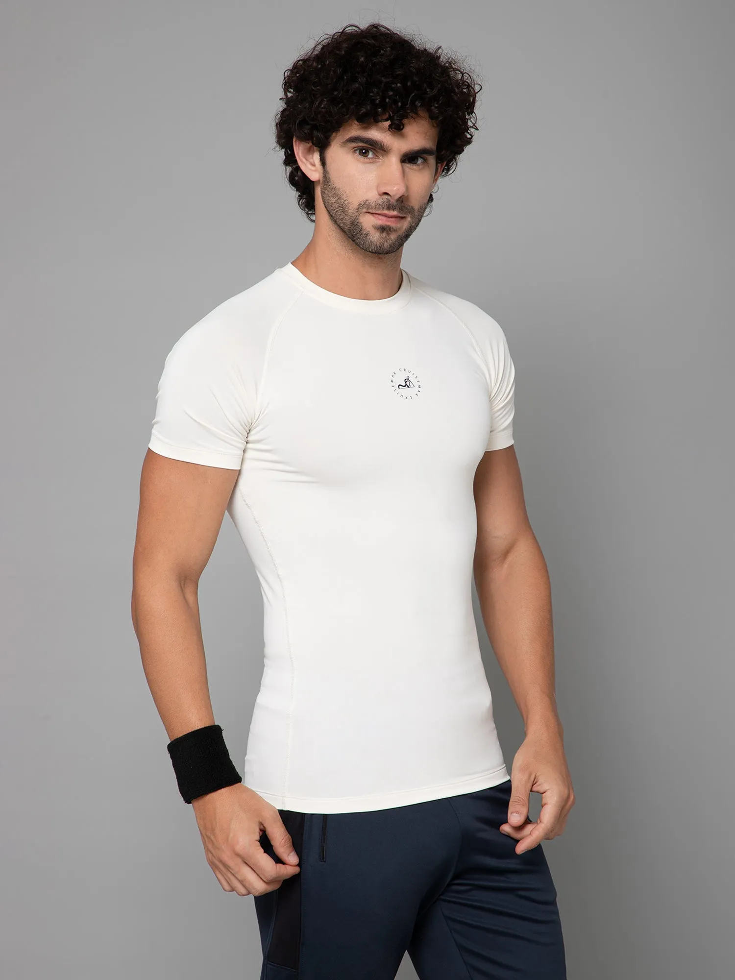 MINIMAL BUZZ LOGO DETAIL-COMPRESSION HALF SLEEVE T-SHIRT-CREAM