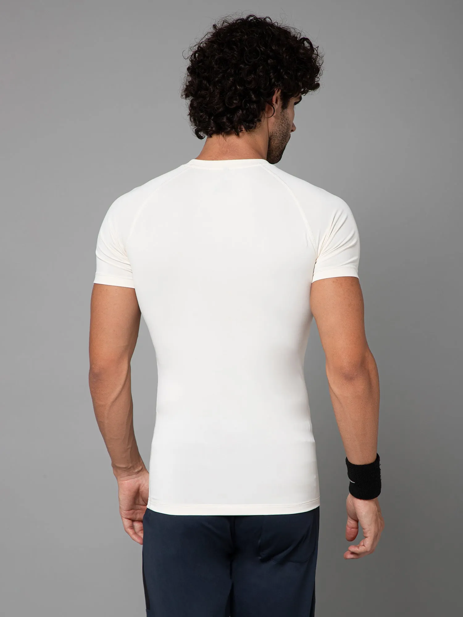 MINIMAL BUZZ LOGO DETAIL-COMPRESSION HALF SLEEVE T-SHIRT-CREAM