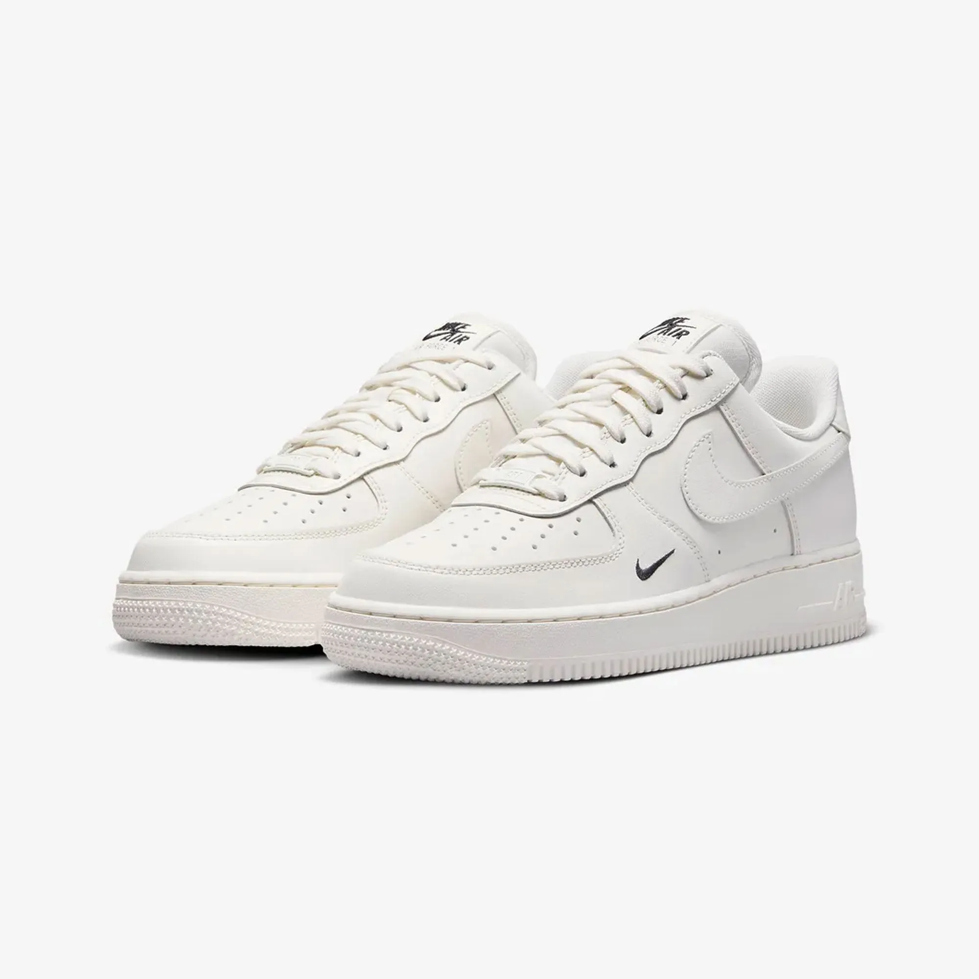 NIKE | WMN'S AIR FORCE 1 '07 ESSENTIAL { SAIL/SAIL-BLACK