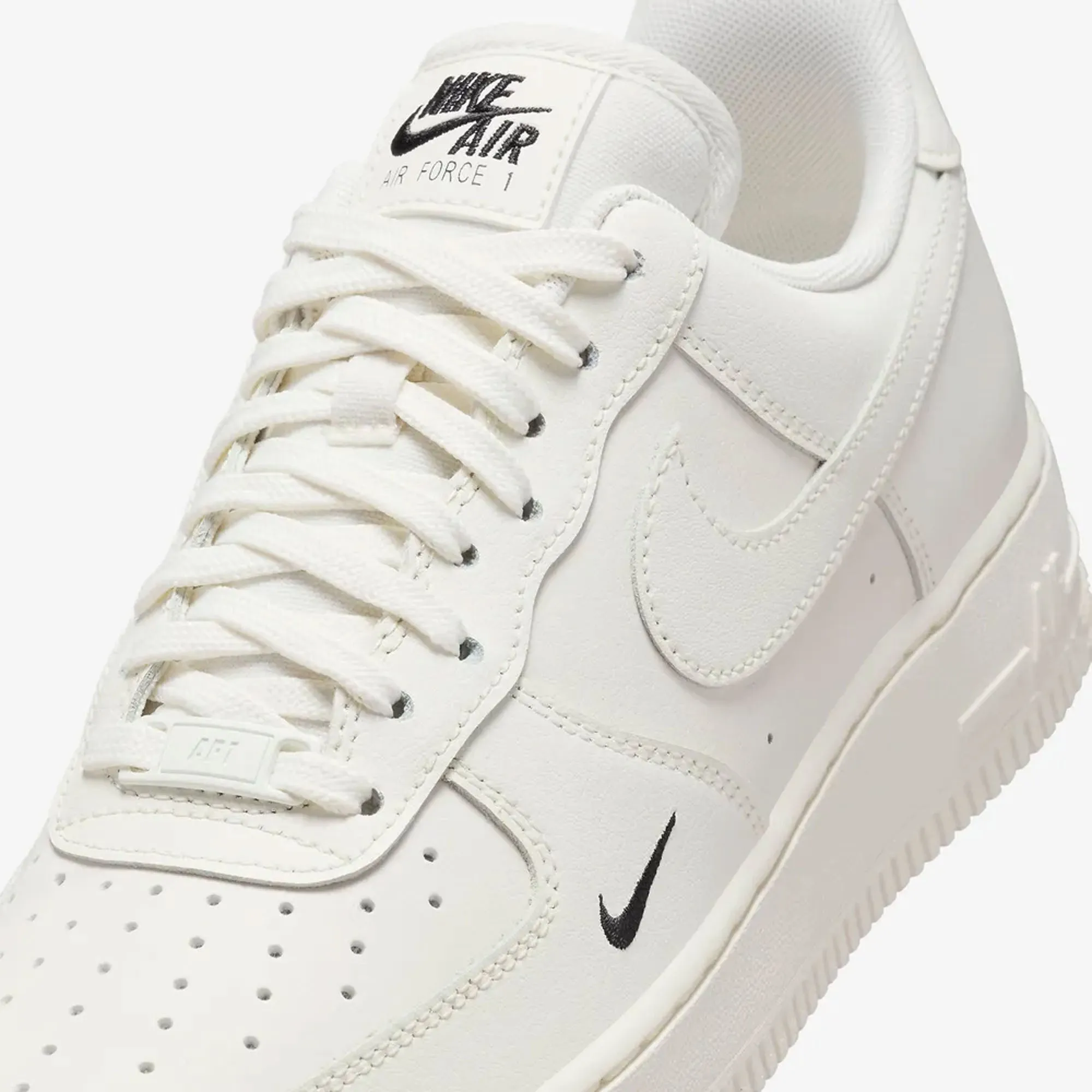 NIKE | WMN'S AIR FORCE 1 '07 ESSENTIAL { SAIL/SAIL-BLACK